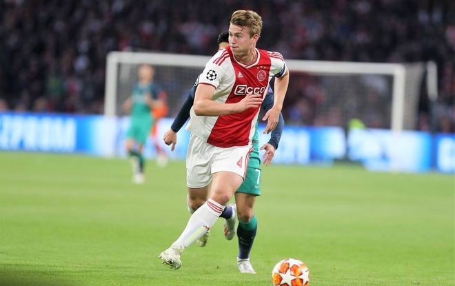 关键时刻全明星赛传出新动向；阿贾克斯造点机会；管理层表态：底气十足；赛程密集仍需轮换的简单介绍