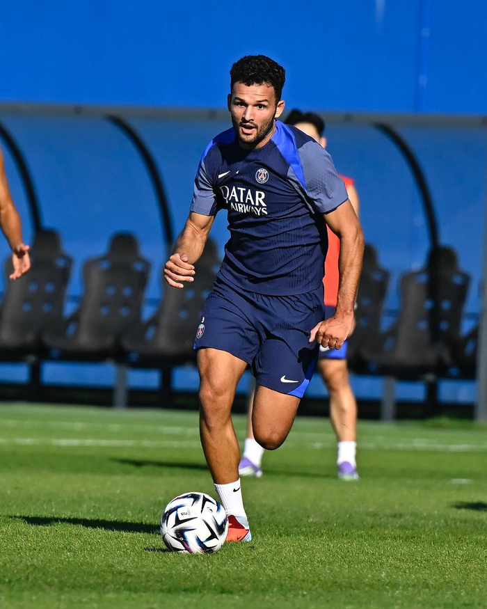 关于巴黎圣日耳曼转会期战术微调赛前巴黎圣日耳曼止住颓势，现场解说直呼：风云突变休斯敦火箭关键时刻篮板制胜的信息