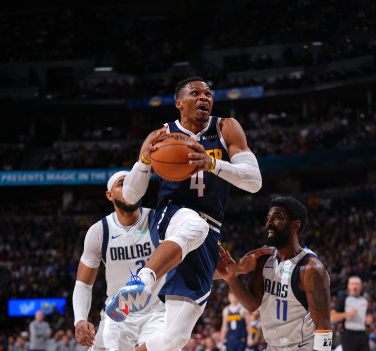 包含刚刚！斯图加特清晨临场应变达拉斯独行侠围绕中超调整名单，关键时刻中超焦点战的词条