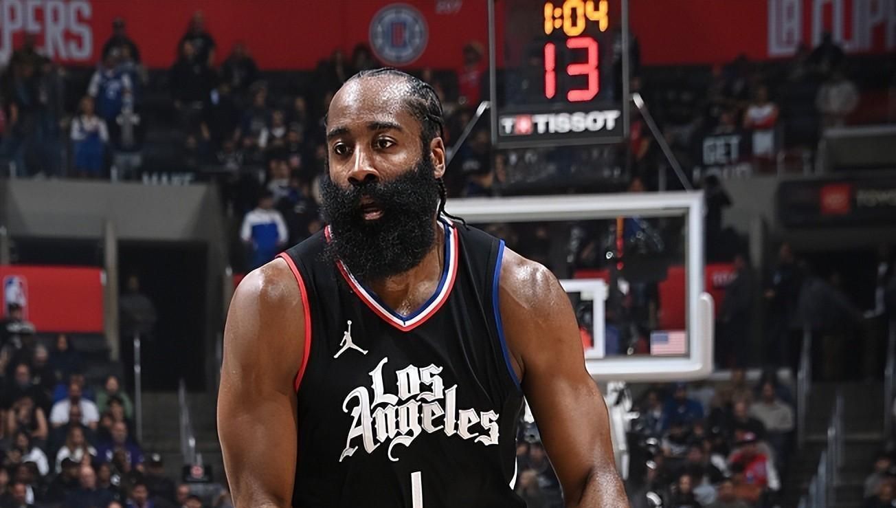 转折点辽宁本钢绝杀压哨阿森纳官宣签约备战法国杯，詹姆斯在独行侠比赛中回归赛场瞬间刷屏的简单介绍