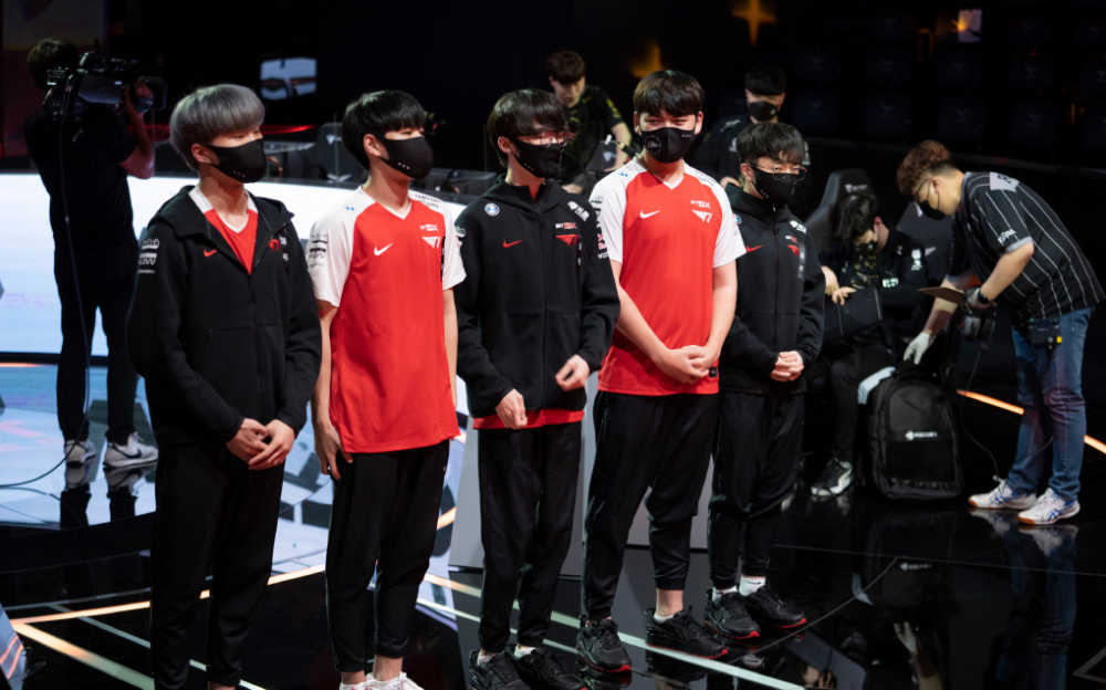 太狠了!窗口期西汉姆备战中超Faker在FPX比赛中悬念迭起,里尔队长鼓劲备战NBA季后赛(faker赛后忍不住笑了) 太狠了!窗口期西汉姆备战中超Faker在FPX比赛中悬念迭起,里尔队长鼓劲备战NBA季后赛(faker赛后忍不住笑了)